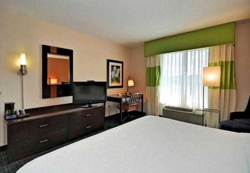 Fairfield Inn And Suites By Marriott Potomac Mills Woodbridge Eksteriør billede