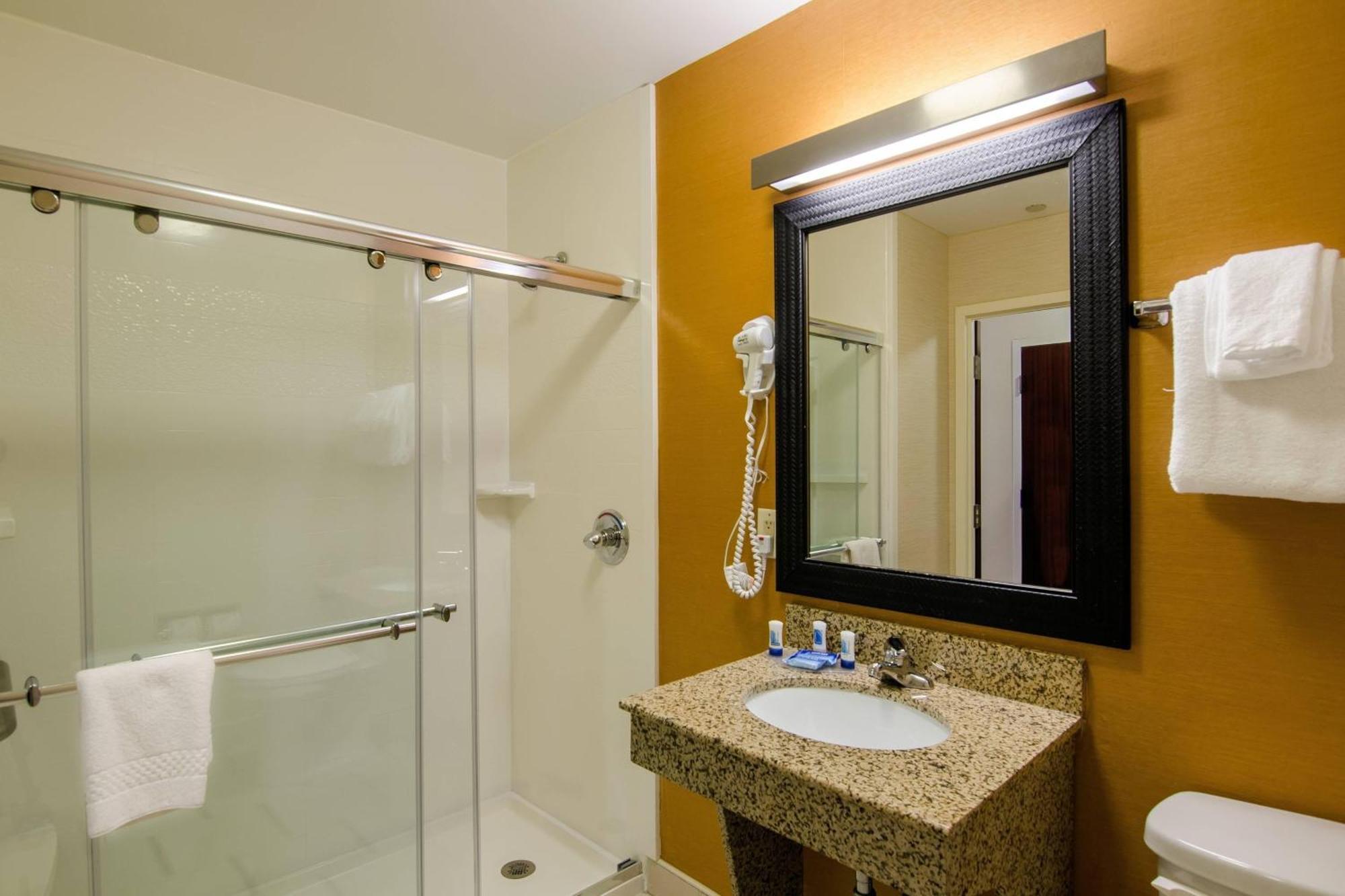 Fairfield Inn And Suites By Marriott Potomac Mills Woodbridge Eksteriør billede